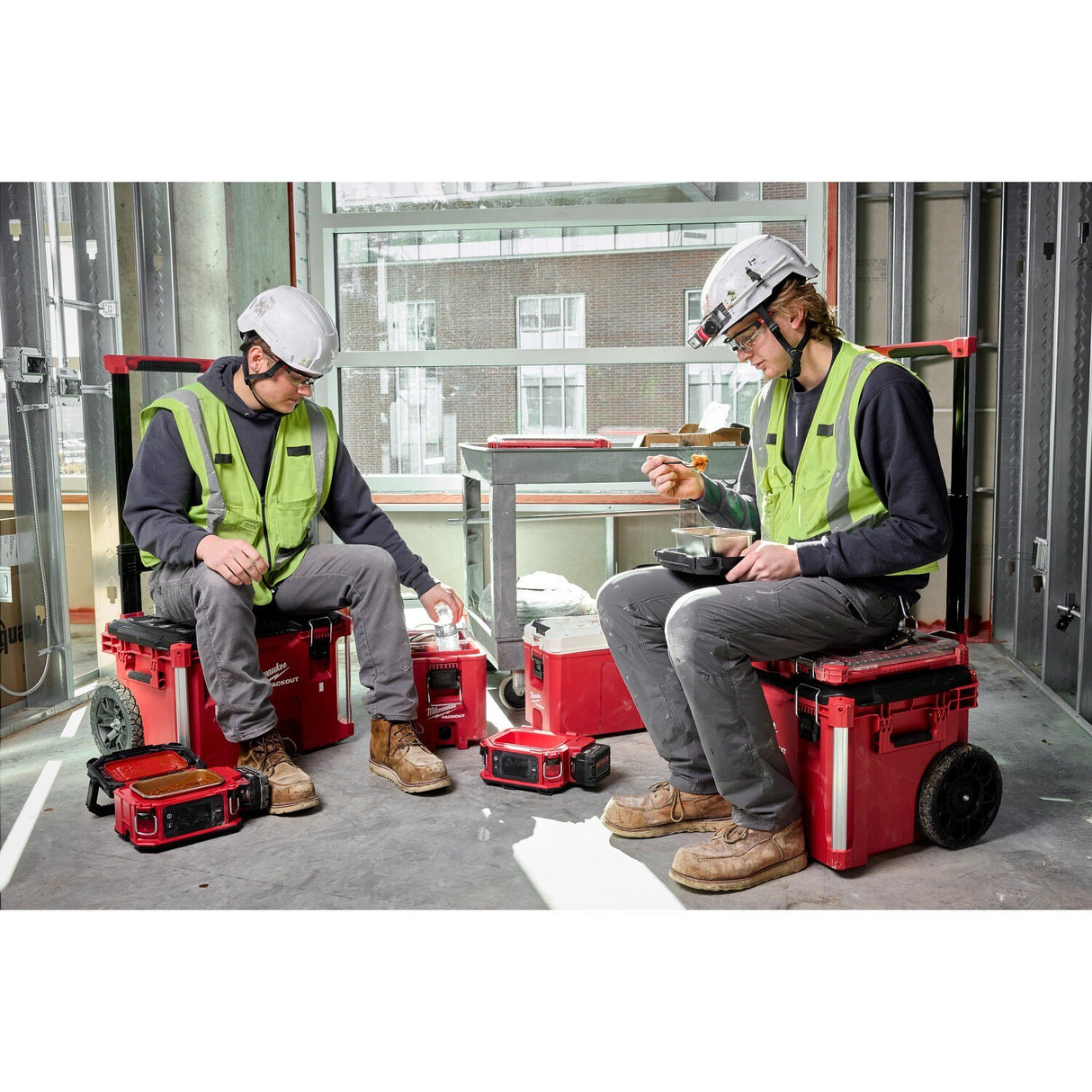Milwaukee 0811-20 M18 Jobsite Lunch Warmer with Stainless Steel Containers (2 Containers) - 9
