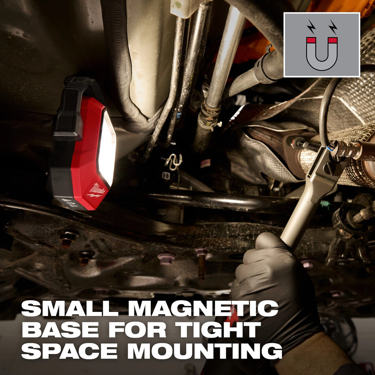 Milwaukee 2015R Rechargeable Pivoting Task Light with Spot Mode 600-Lumen USB-C Rechargeable - 6