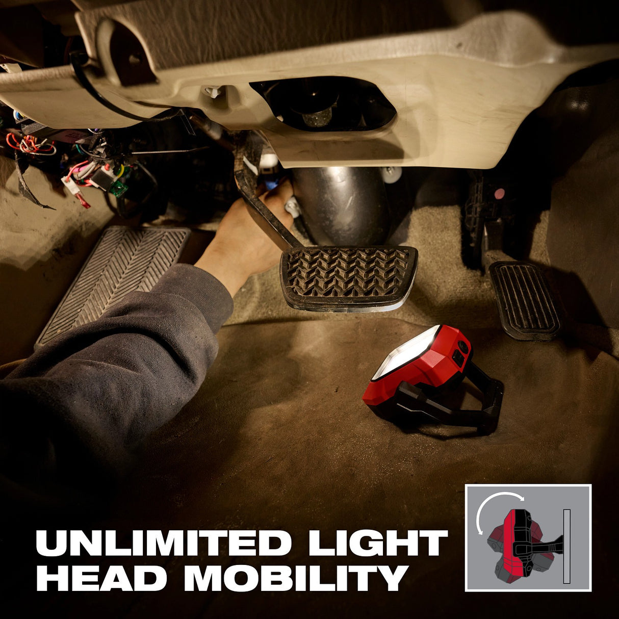 Milwaukee 2015R Rechargeable Pivoting Task Light with Spot Mode 600-Lumen USB-C Rechargeable - 7