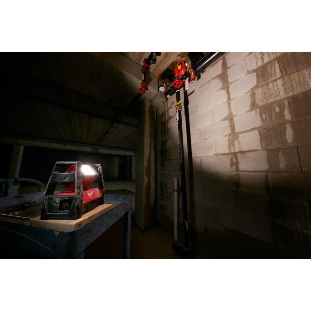 Milwaukee  2360-20 M18 TRUEVIEW LED HP Flood Light - 6