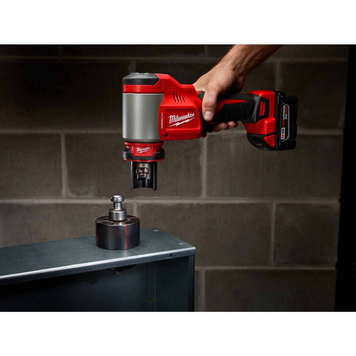 Milwaukee 2676-04 M18 FORCE LOGIC 10 Ton Knockout Tool 1/2" to 4" - 8