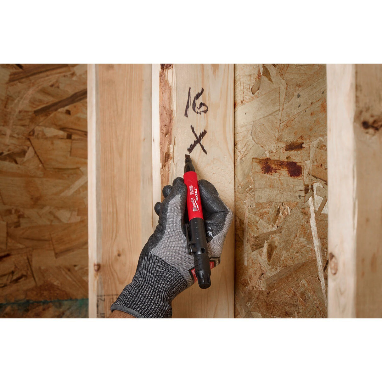 Milwaukee 48-22-3113 Double Sided Black Jobsite Marker with Fine Point and Chisel Tip - 4
