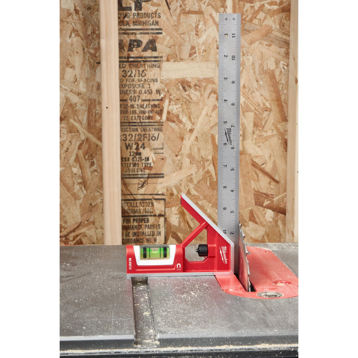Milwaukee MLSQC112 300mm Magnetic Combination Square with Rare Earth Magnets and Sharpsite Vial - 6