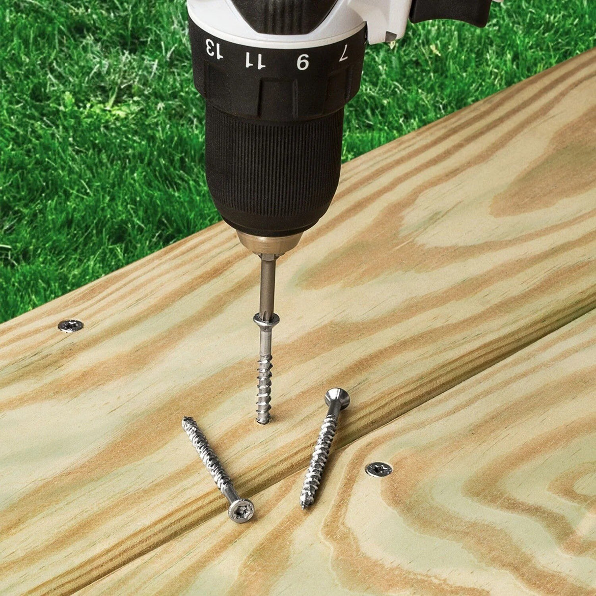 Simpson Strong-Tie S08200WPB Deck-Drive (#8 x 2") T-20 DWP Wood SS Screw, Flat Head, Type 305 (3000 Pack) - 4