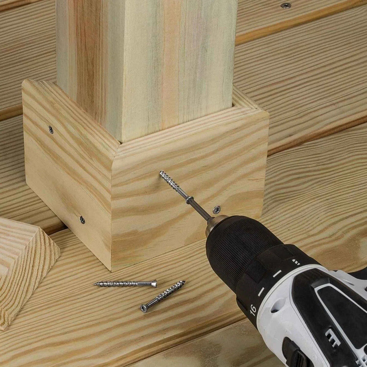 Simpson Strong-Tie T07125WPB Deck-Drive (#7 x 1-1/4") T-15 DWP Wood SS Screw, Trim Head, Type 316 (5000 Pack) - 3