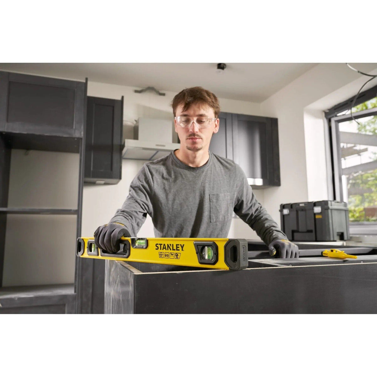 Stanley STHT41024 24" Box Beam Level with Magnified Center Vial - 4