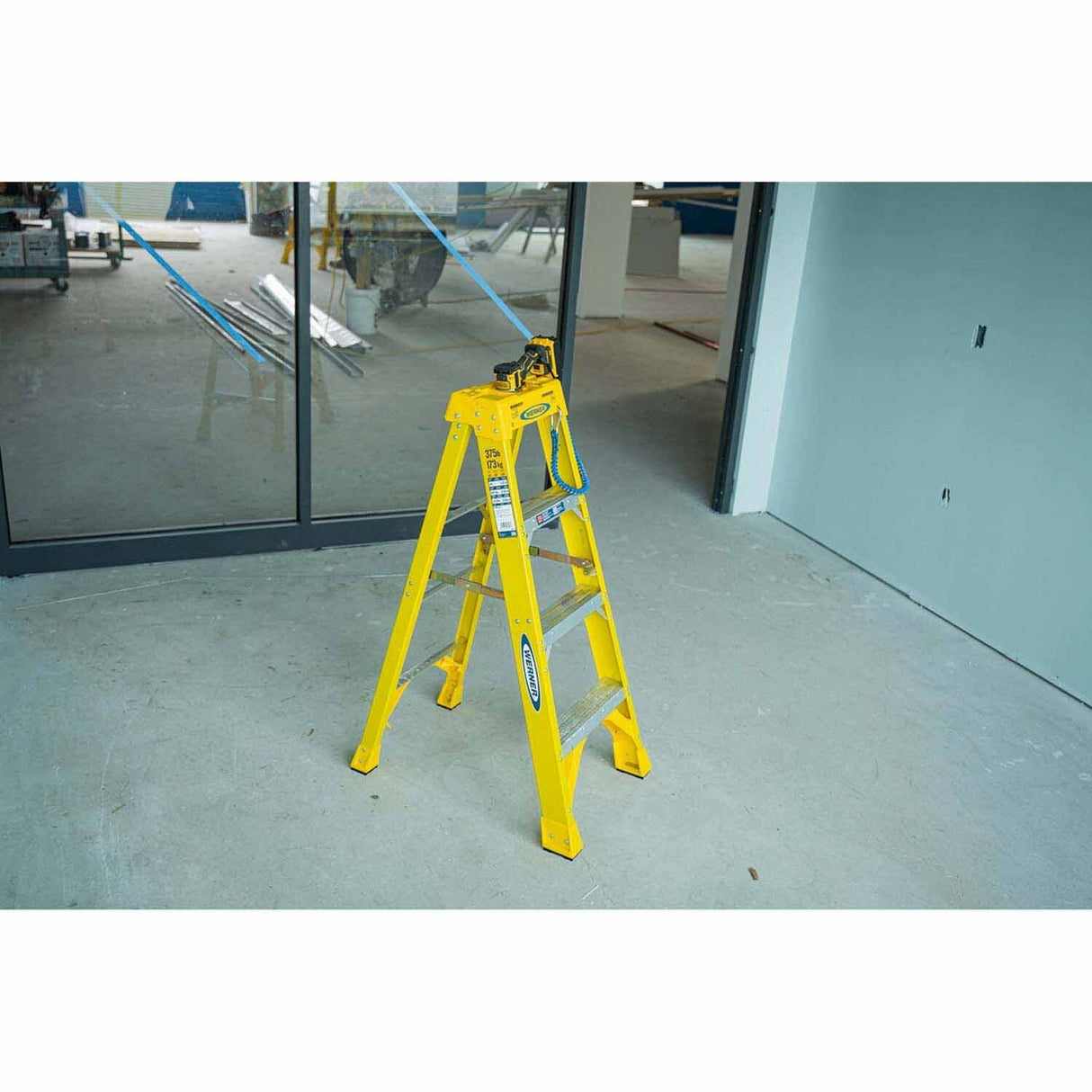 Werner 6304 4ft Type IAA Fiberglass Stepladder - 8