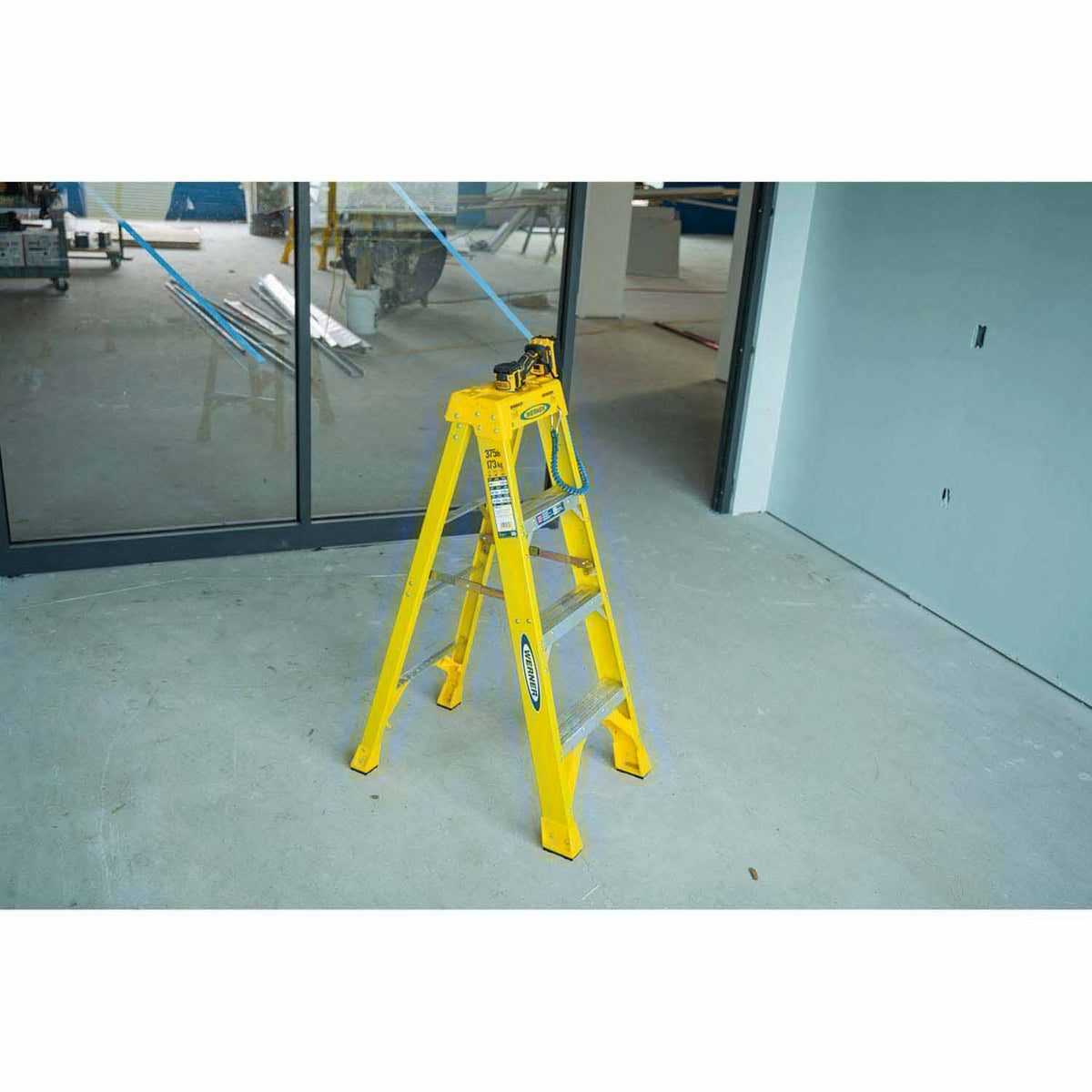 Werner 6304 4ft Type IAA Fiberglass Stepladder - 8